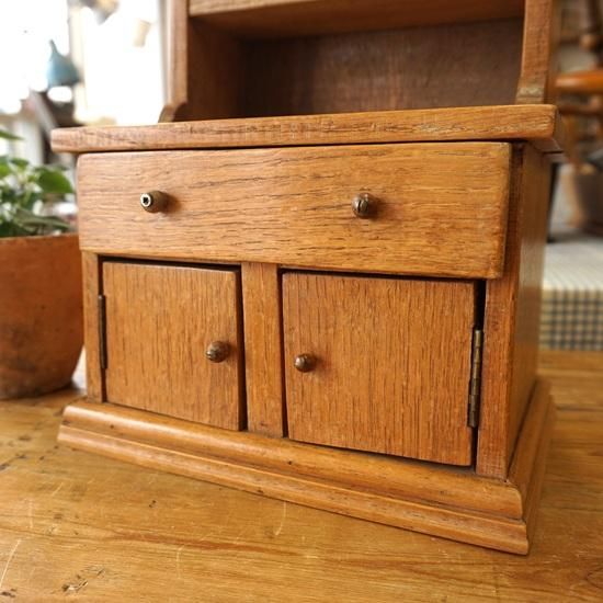 イギリス ヴィンテージ オーク材のミニチュアドレッサー ドール