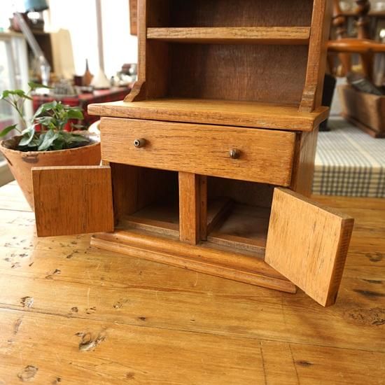 イギリス ヴィンテージ オーク材のミニチュアドレッサー ドール