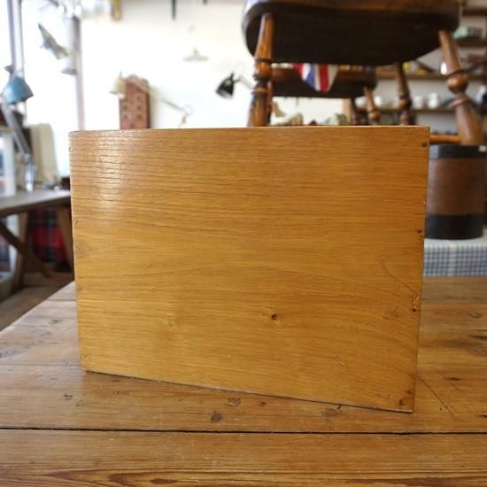 イギリス ヴィンテージ スタイリッシュな奥行のある5段のレターラック