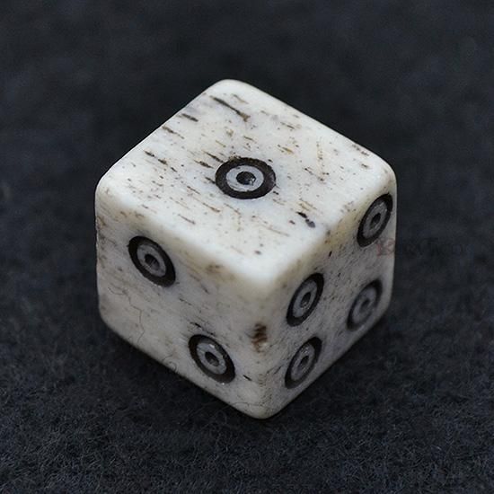 牛の骨の6面サイコロ 10mm単品 - クトゥルフ神話TRPGサイコロのドラタコ