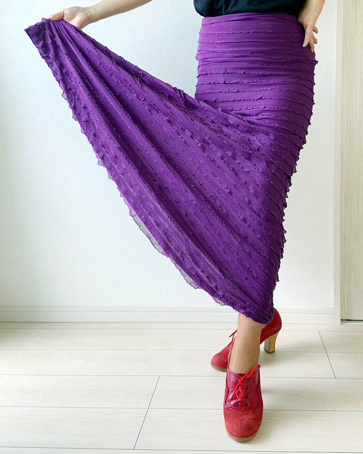 フラメンコ衣装ラメ紫の花柄の ツーピース。 【新品同様、1回撮影で 