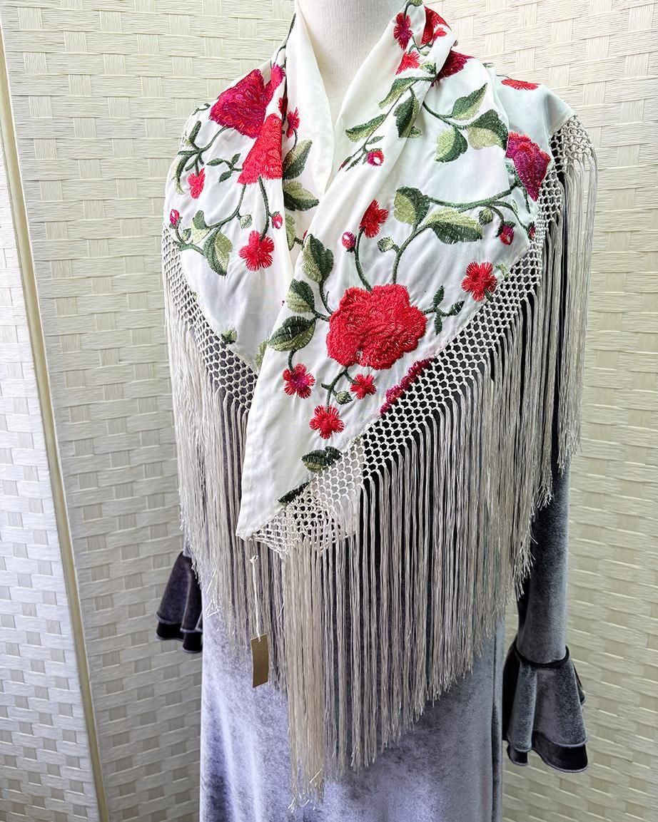 hpc346シージョ 白×赤系花柄刺しゅう - フラメンコ衣装のマン