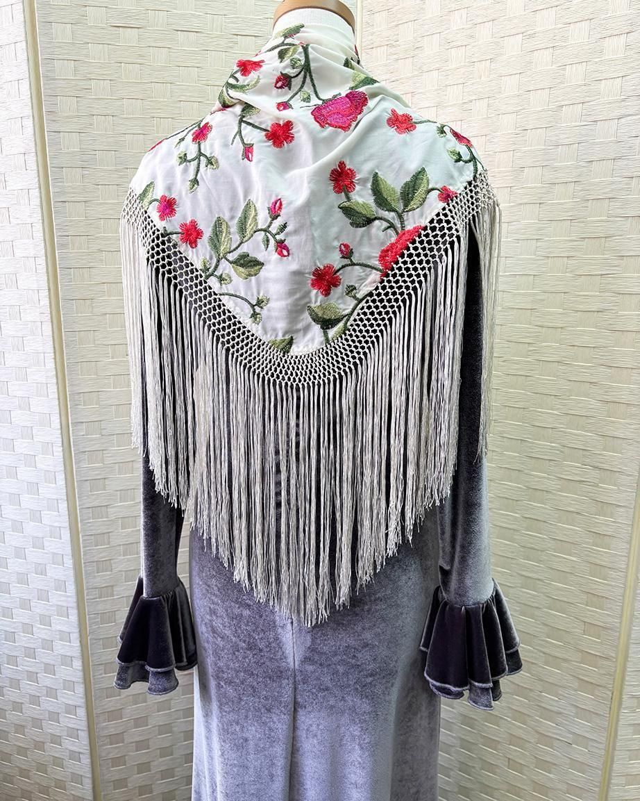 hpc346シージョ 白×赤系花柄刺しゅう - フラメンコ衣装のマンサニー