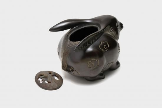 ウサギの波の形状の金属工芸品　香炉　置物 ウサギの波の形状の金属工芸品 香炉 置物