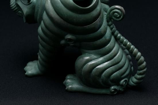 本物天然古翡翠 両面細工手彫 清 祥雲寅虎紋 玉佩 象嵌物 根付 貴重 金粒珠玉象嵌宝相華紋六稜鏡 | 兵庫県立考古博物館加西分館