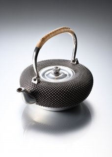 純銀霰湯沸 / Tea Pot 