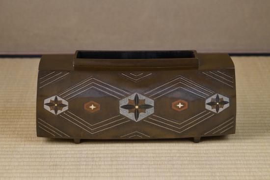 古銅　椿渓造　一輪挿　花器　共箱　C　R3922 古銅 椿渓造 一輪挿 花器 共箱 C R3922