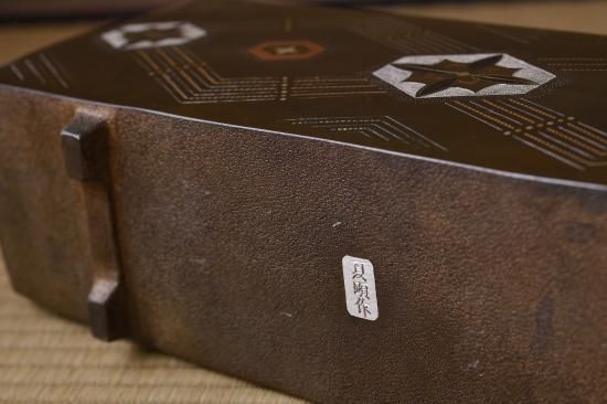 唐銅撚線色金平象嵌花器 / Bronze Vase (inlayed color metals