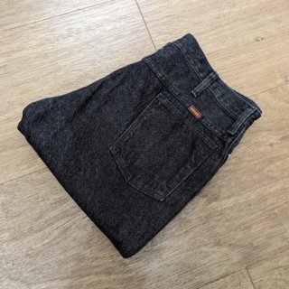 <img class='new_mark_img1' src='https://img.shop-pro.jp/img/new/icons1.gif' style='border:none;display:inline;margin:0px;padding:0px;width:auto;' />1990s  RUSTLER  black denim straight pants . made in usa . size 38 x 30 . 
