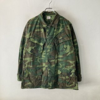 <img class='new_mark_img1' src='https://img.shop-pro.jp/img/new/icons1.gif' style='border:none;display:inline;margin:0px;padding:0px;width:auto;' /> 1969y  us military  jungle fatigue field jacket . size medium - short . 