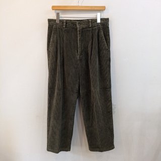 <img class='new_mark_img1' src='https://img.shop-pro.jp/img/new/icons1.gif' style='border:none;display:inline;margin:0px;padding:0px;width:auto;' />1990s  GAP  two tuck corduroy pants . size 32  30 .