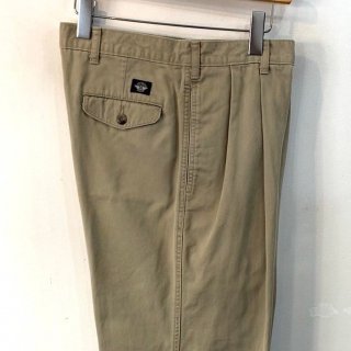 <img class='new_mark_img1' src='https://img.shop-pro.jp/img/new/icons1.gif' style='border:none;display:inline;margin:0px;padding:0px;width:auto;' />1990s  DOCKERS / LEVIS  all cotton two tuck chino trousers . size 3329 .