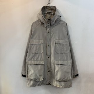 <img class='new_mark_img1' src='https://img.shop-pro.jp/img/new/icons1.gif' style='border:none;display:inline;margin:0px;padding:0px;width:auto;' />1980s  woolrich  cotton  nylon mountain parka . made in usa . size large .