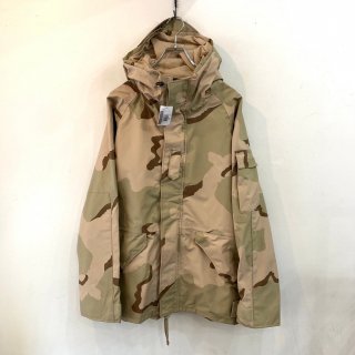 dead stock 2002y  us military  desert camouflage GORE-TEX parka . size medium- regular .