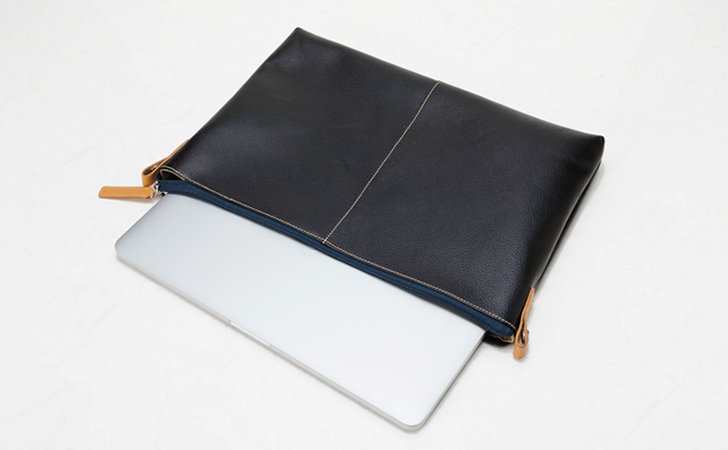 PCやタブレットが入る取り外し式革のインナーバッグ