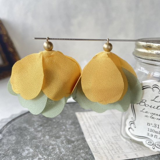 2pcs☆double petal mustard charm（花びらチャーム） - HACO AND SHELTER