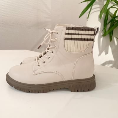 <img class='new_mark_img1' src='https://img.shop-pro.jp/img/new/icons1.gif' style='border:none;display:inline;margin:0px;padding:0px;width:auto;' />レースアップスニーカーブーツ