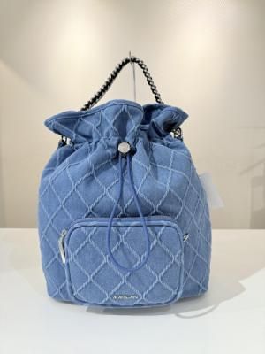 <img class='new_mark_img1' src='https://img.shop-pro.jp/img/new/icons1.gif' style='border:none;display:inline;margin:0px;padding:0px;width:auto;' />MARCCAIN (マークケイン) 巾着型デニムバッグ