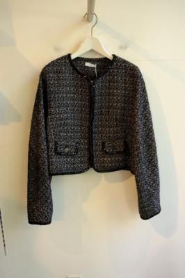 <img class='new_mark_img1' src='https://img.shop-pro.jp/img/new/icons1.gif' style='border:none;display:inline;margin:0px;padding:0px;width:auto;' />blancvert (ブランベール) ノーカラーツイードジャケット