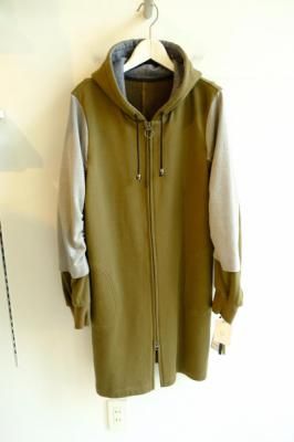 <img class='new_mark_img1' src='https://img.shop-pro.jp/img/new/icons1.gif' style='border:none;display:inline;margin:0px;padding:0px;width:auto;' />裏毛バイカラーフード付きコート