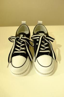 <img class='new_mark_img1' src='https://img.shop-pro.jp/img/new/icons1.gif' style='border:none;display:inline;margin:0px;padding:0px;width:auto;' />ストーン使いバイカラー紐厚底ハイカットスニーカー