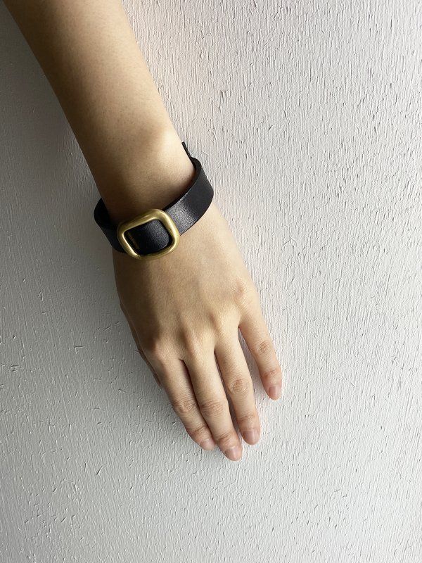 <img class='new_mark_img1' src='https://img.shop-pro.jp/img/new/icons47.gif' style='border:none;display:inline;margin:0px;padding:0px;width:auto;' />RING BANGLE (BLACK / S)
