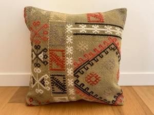 ࿥ ᥤ åOld Cicim Cushion - Vintage)