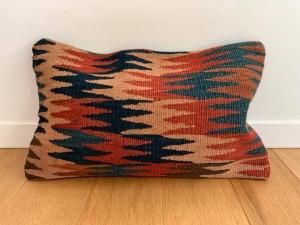  ᥤ åOld Kilim Cushion - Vintage)