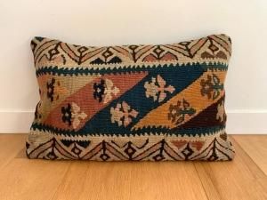  ᥤ åSarikoy Kilim Cushion - Vintage)