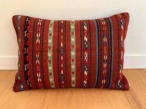  ᥤ åOld Kilim Cushion - Vintage)
