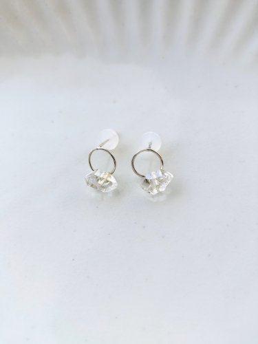 Herkimer quartz pierced earrings<img class='new_mark_img2' src='https://img.shop-pro.jp/img/new/icons8.gif' style='border:none;display:inline;margin:0px;padding:0px;width:auto;' />