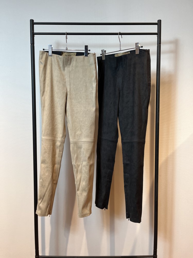 <img class='new_mark_img1' src='https://img.shop-pro.jp/img/new/icons5.gif' style='border:none;display:inline;margin:0px;padding:0px;width:auto;' />【NEW 】F/SUEDE SKINNY PANTS