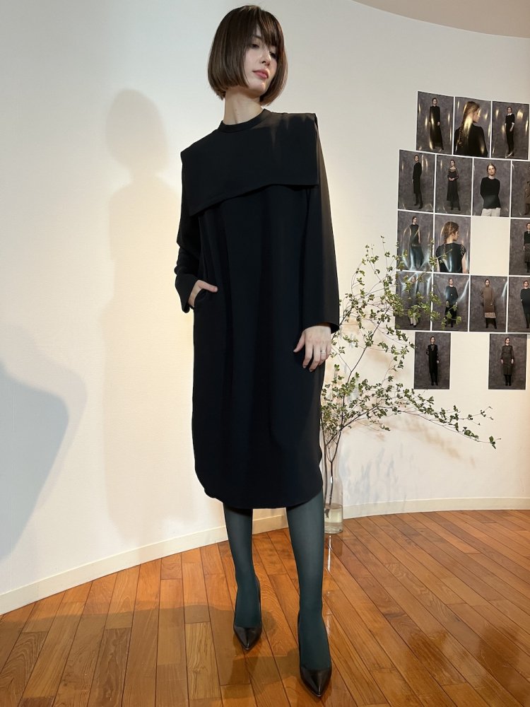<img class='new_mark_img1' src='https://img.shop-pro.jp/img/new/icons5.gif' style='border:none;display:inline;margin:0px;padding:0px;width:auto;' />NEW IN【pre colletction】DOUBLE SATIN CAPE DRESS