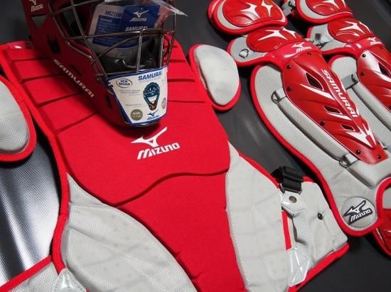 ミズノ キャッチャーマスク 赤　硬式用　サムライ ○USAミズノSamuraiG4 赤○硬式用ホッケー型キャッチャーマスク