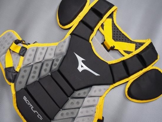 【見逃し厳禁❗️超希少】ミズノプロ✖️バンダイコラボ　サイヤ人プロテクター&レガース 見逃し厳禁❗️超希少】ミズノプロ✖️バンダイコラボ サイヤ人