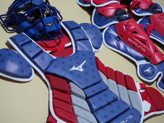 ○USAミズノ Mizuno Samurai Patriot パトリオット○硬式用 キャッチャー防具○マスク プロテクター レガーズ3点セット○青 赤マスク青○アメリカ輸入 - アメリカ輸入野球用品専門店NEBARU