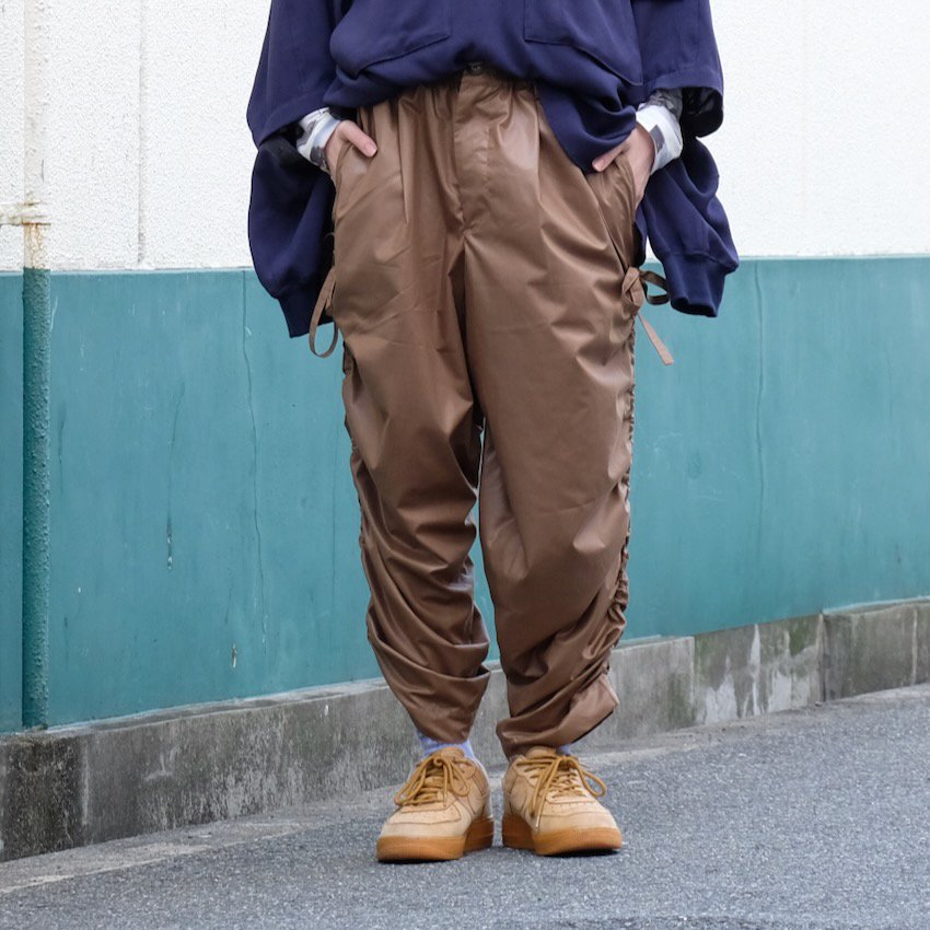 77circa｜77サーカ｜original print luster processing adjustable slacks｜公式通販｜RAY  COAL