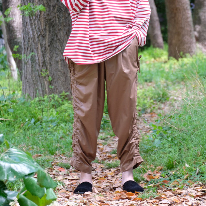 77circa｜77サーカ｜original print luster processing adjustable slacks｜公式通販｜RAY  COAL