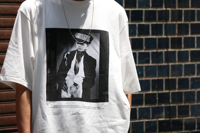 JOHN MASON SMITH｜ジョン・メイソンスミス｜JAMIE MORGAN OUTRAGE S/S T-SHIRT｜公式通販｜RAY COAL