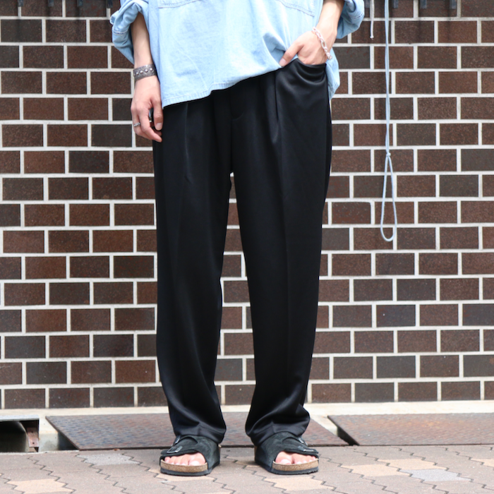 FARAH｜ファーラー｜TWO-TUCK WIDE TAPERED PANTS - JERSEY