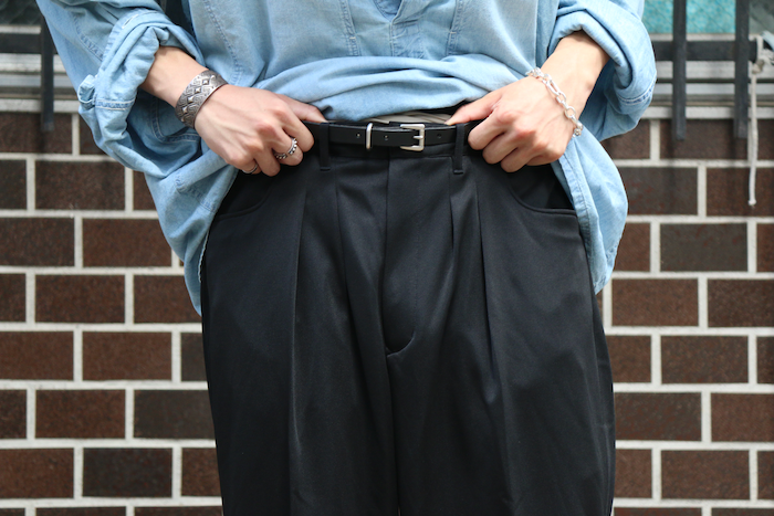 FARAH｜ファーラー｜TWO-TUCK WIDE TAPERED PANTS - JERSEY｜公式通販