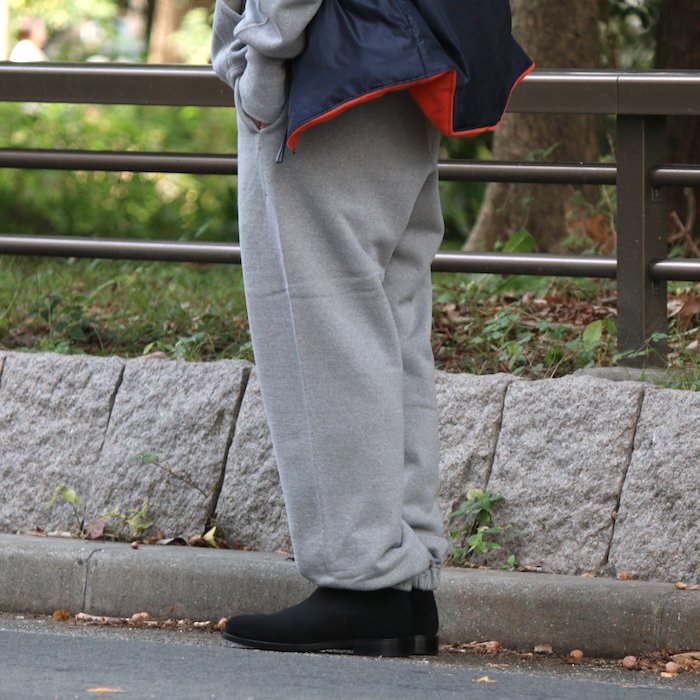 Unlikely｜アンライクリー｜SIDE SEAMLESS SWEAT PANTS｜公式通販｜RAY