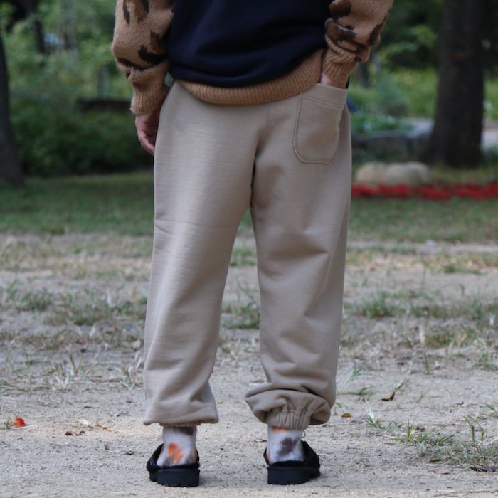 Unlikely｜アンライクリー｜SIDE SEAMLESS SWEAT PANTS｜公式通販｜RAY