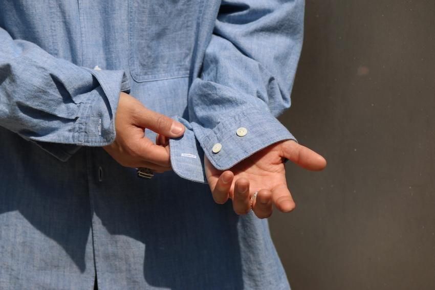 Unlikely｜アンライクリー｜OPEN COLLAR WORK CHAMBRAY WITH