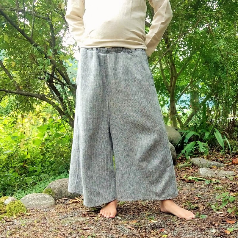 ゆったりワイドパンツ　男女兼用　ユニセックス（2サイズ２色からお選び下さい）コットン　ポケット　伝統織り