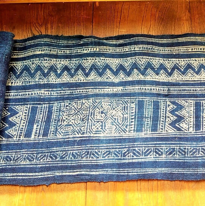 タイの手紡ぎ手織りの藍染めヘンプ布 ろうけつ染め バティック 