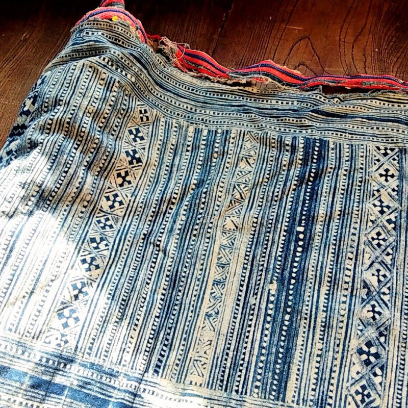 モン族手織り・麻藍染め古布アートバティック・オーキッドロール2