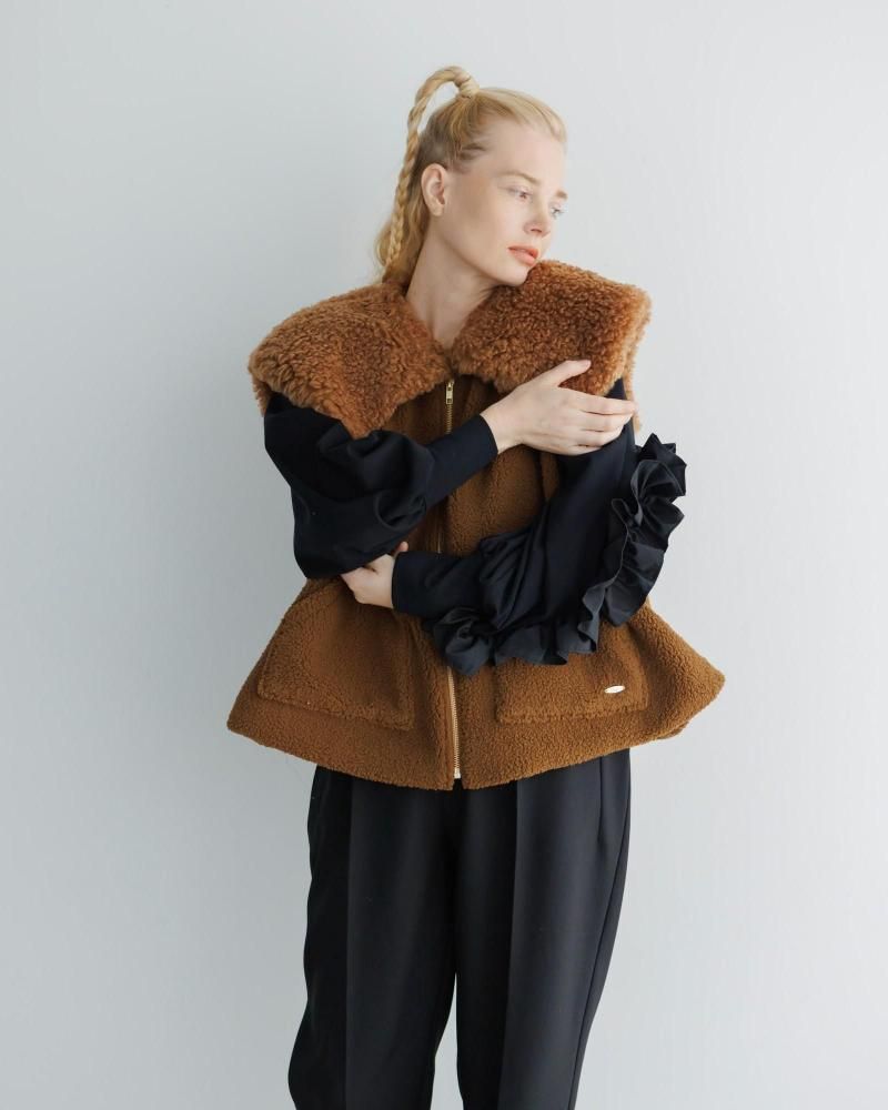 定価以下【新品タグ付】Cen. ボアビッグカラーベスト＊camel 最後の再販/ボアビッグカラーベスト - my clozette