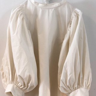 <img class='new_mark_img1' src='https://img.shop-pro.jp/img/new/icons56.gif' style='border:none;display:inline;margin:0px;padding:0px;width:auto;' />new gather puff sleeve tops