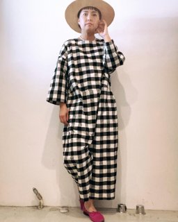 <img class='new_mark_img1' src='https://img.shop-pro.jp/img/new/icons56.gif' style='border:none;display:inline;margin:0px;padding:0px;width:auto;' />jump suit slim checkered 